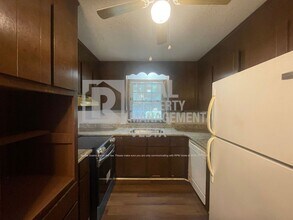 211 Burns Dr in Warner Robins, GA - Building Photo - Building Photo