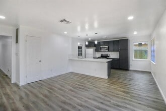 5626 Arboles Dr in Houston, TX - Building Photo - Building Photo