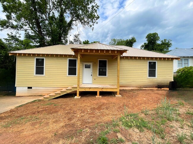 property at 1253 E Broad St