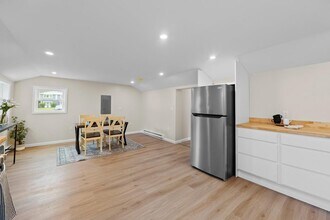 6429 Wembridge Dr in East Syracuse, NY - Building Photo - Building Photo