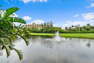 2604 Fairway Dr N in Jupiter, FL - Building Photo - Building Photo