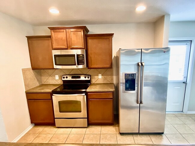 11515 Oaks Hike in San Antonio, TX - Building Photo - Building Photo