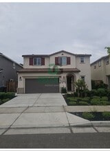 330 Hermosa St in Lathrop, CA - Building Photo - Building Photo
