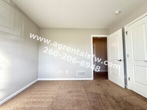 2194 Blue Spring Run in Fort Wayne, IN - Building Photo - Building Photo