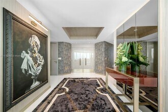 300 South Pointe Dr in Miami Beach, FL - Building Photo - Building Photo