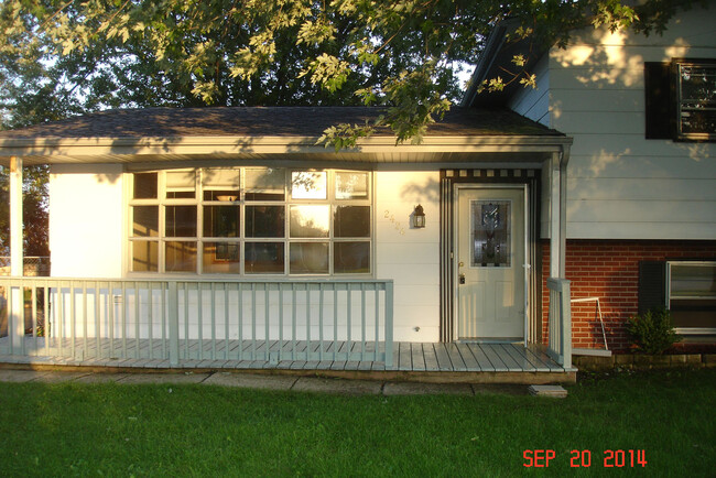 property at 2424 Highland Cir