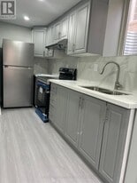 70 Rosewell Cres in Halton Hills, ON - Building Photo