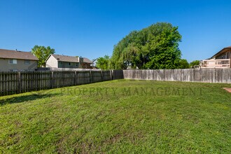 1318 N Aksarben Ct in Wichita, KS - Building Photo - Building Photo