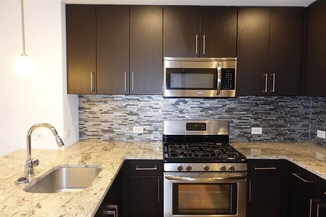 1700 Park Ave, Unit D-213 in Weehawken, NJ - Building Photo - Building Photo