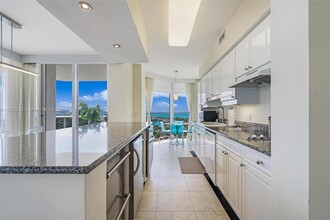 4779 Collins Ave, Unit 2305 in Miami Beach, FL - Building Photo - Building Photo