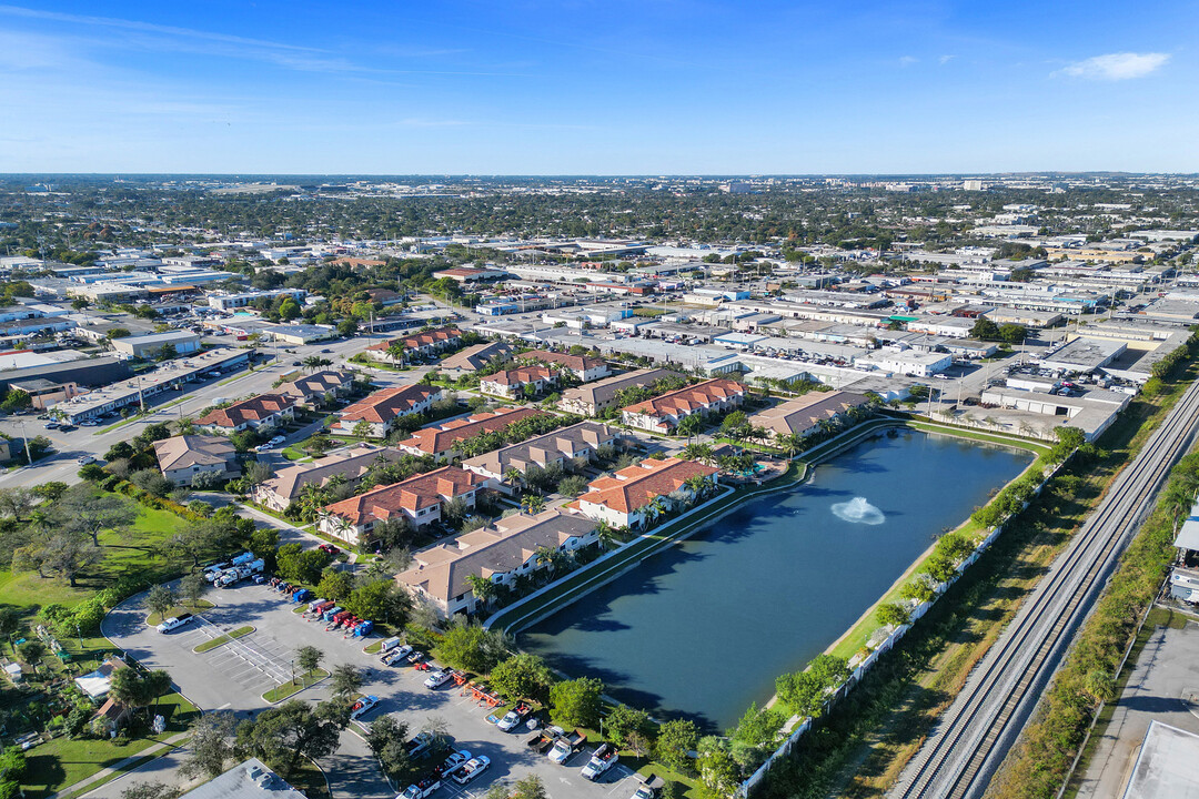 4210 N Dixie Hwy in Oakland Park, FL - Foto de edificio