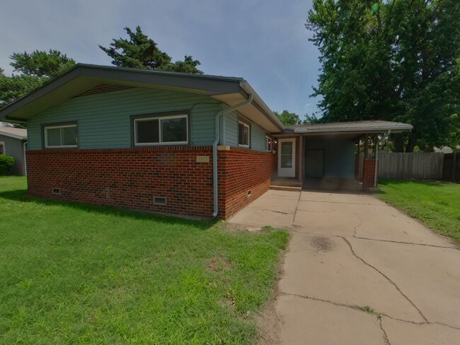 property at 2520 N Perry Ave