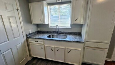 11823 Stonehedge Dr in Conroe, TX - Foto de edificio - Building Photo