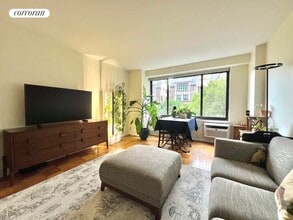 372 Central Prk W in New York, NY - Building Photo - Building Photo