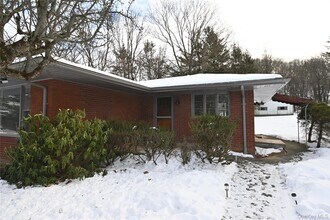 86 Mill House Rd in Marlboro, NY - Building Photo - Building Photo