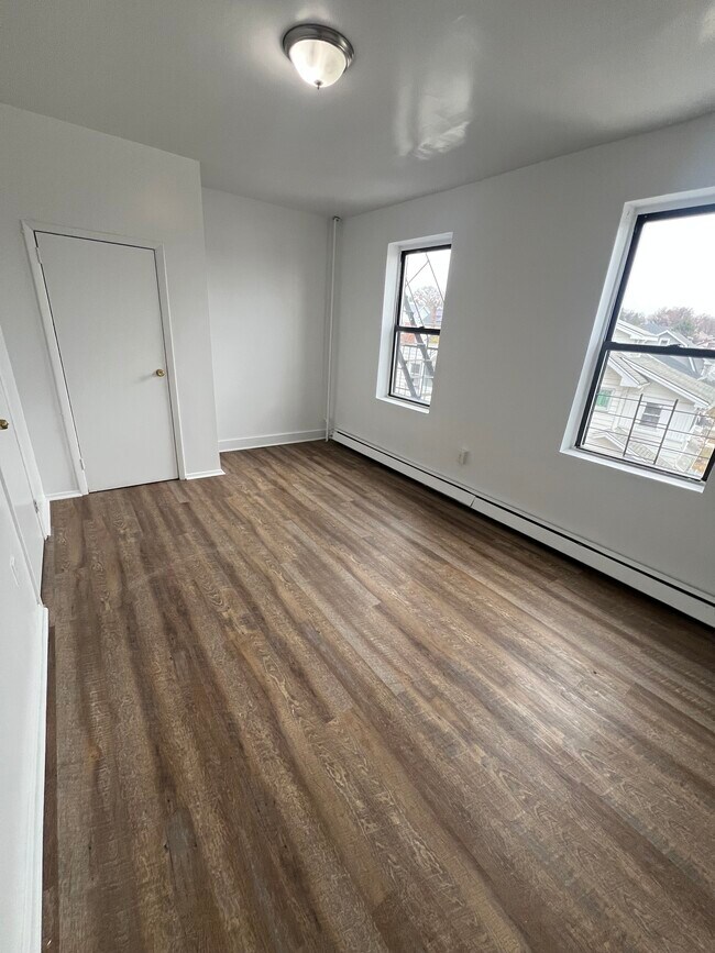 28 Elmwood Ave, Unit 2 in Irvington, NJ - Building Photo - Building Photo