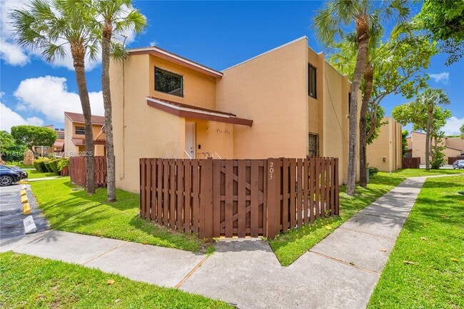 341 W Park Dr in Miami, FL - Building Photo - Building Photo