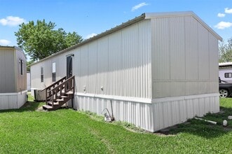 2222 N Austin Ave in Pearland, TX - Building Photo - Building Photo