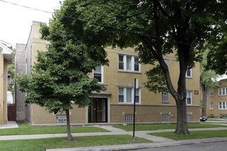 3054 N Luna Ave in Chicago, IL - Foto de edificio - Building Photo