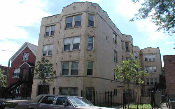 820-04 N Mozart St in Chicago, IL - Building Photo