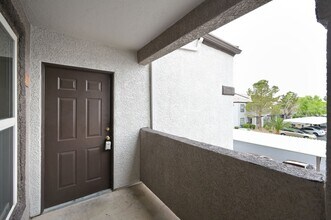 7255 W Sunset Rd in Las Vegas, NV - Building Photo - Building Photo