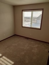 1511 Sharloh LP in Bismarck, ND - Building Photo - Building Photo