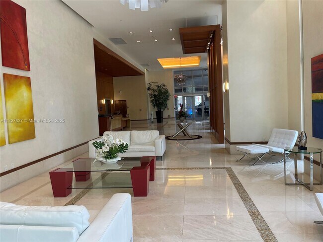 1060 Brickell Ave, Unit 2813 in Miami, FL - Building Photo - Building Photo