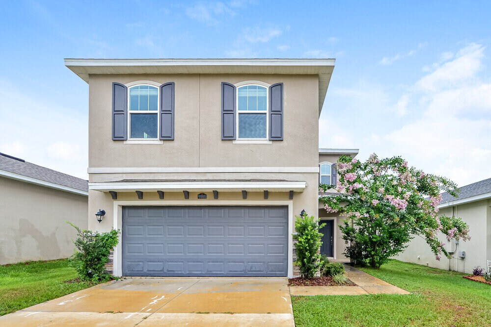 1105 Atlantic Ave in Fruitland Park, FL - Foto de edificio