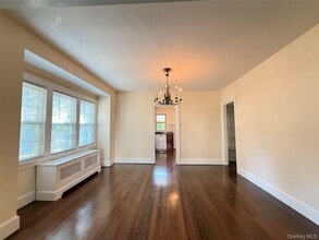 38 Sammis St in Huntington, NY - Building Photo - Building Photo