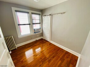 10 Willowdale Ave in Montclair, NJ - Building Photo - Building Photo