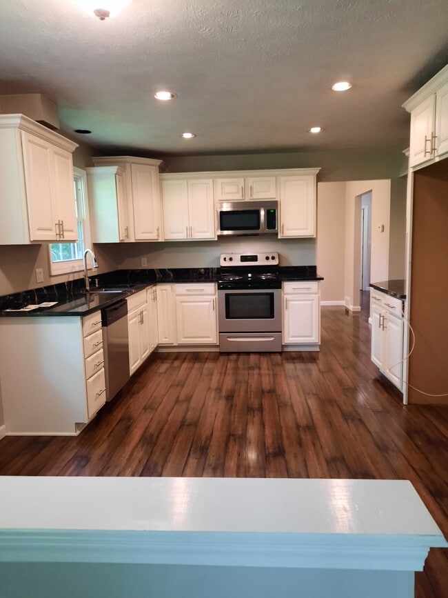 property at 1502 Amboy Dr