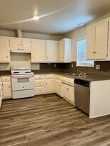 1041 Whittier Ave in Hemet, CA - Building Photo