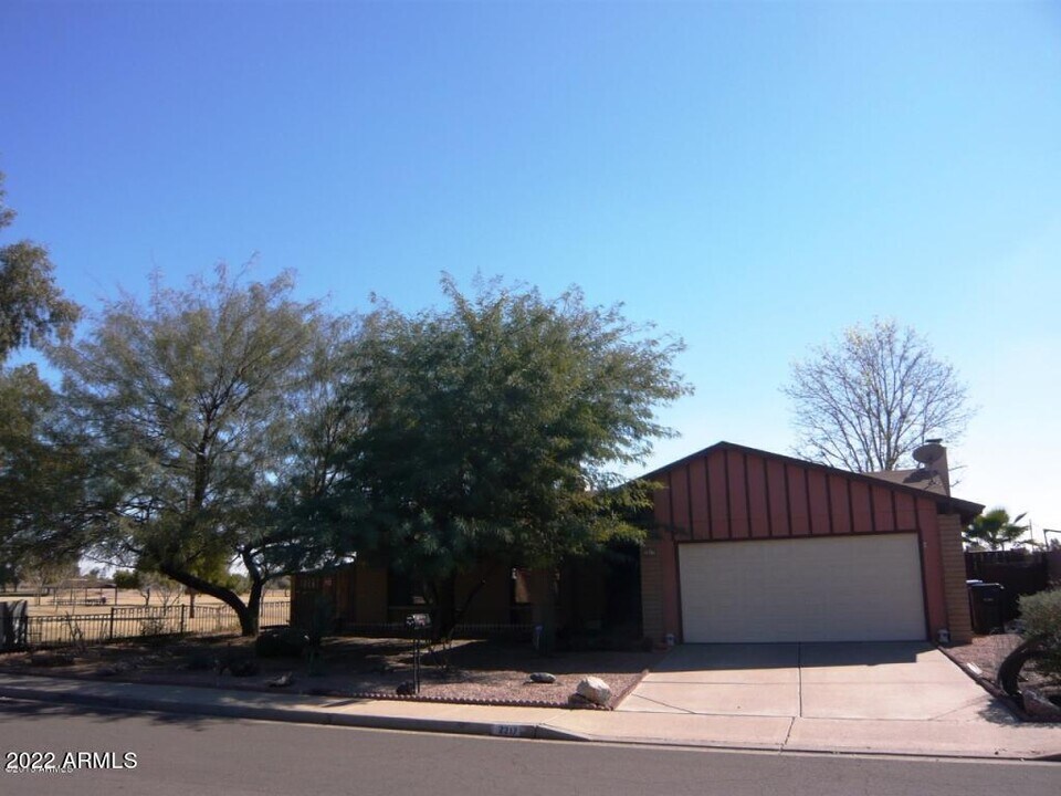 2217 E Holmes Ave in Mesa, AZ - Building Photo
