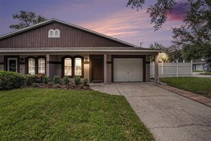 8514 N Hyaleah Rd in Tampa, FL - Building Photo