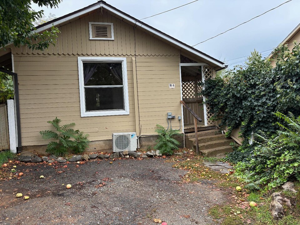 10 Church St in Weaverville, CA - Building Photo