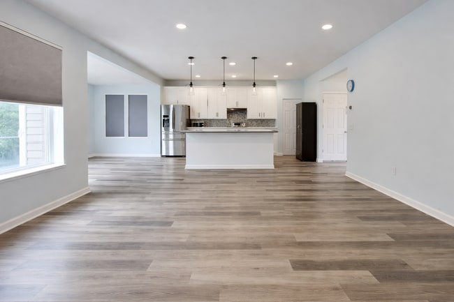 403 McCormick Rd in Mckees Rocks, PA - Foto de edificio - Building Photo