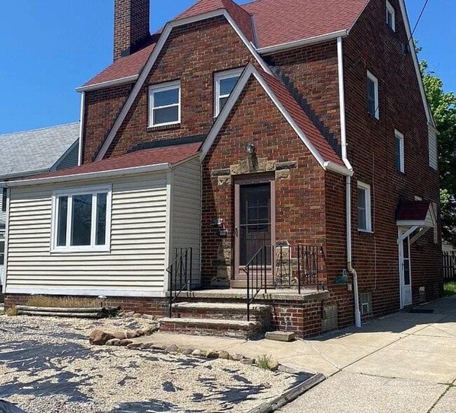 18603 Arrowhead Ave in Cleveland, OH - Building Photo - Building Photo