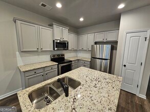 6056 Oak Bend Ct in Riverdale, GA - Building Photo - Building Photo