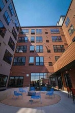 1400 E Walnut St in Des Moines, IA - Building Photo - Building Photo