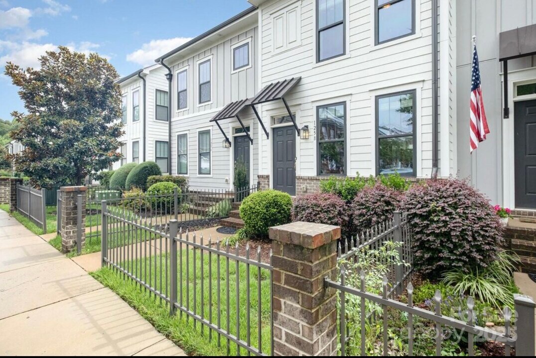 125 Capital Ave in Mooresville, NC - Foto de edificio