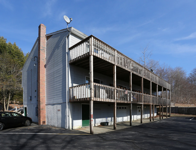 11 Platoz Dr in Uncasville, CT - Building Photo - Building Photo