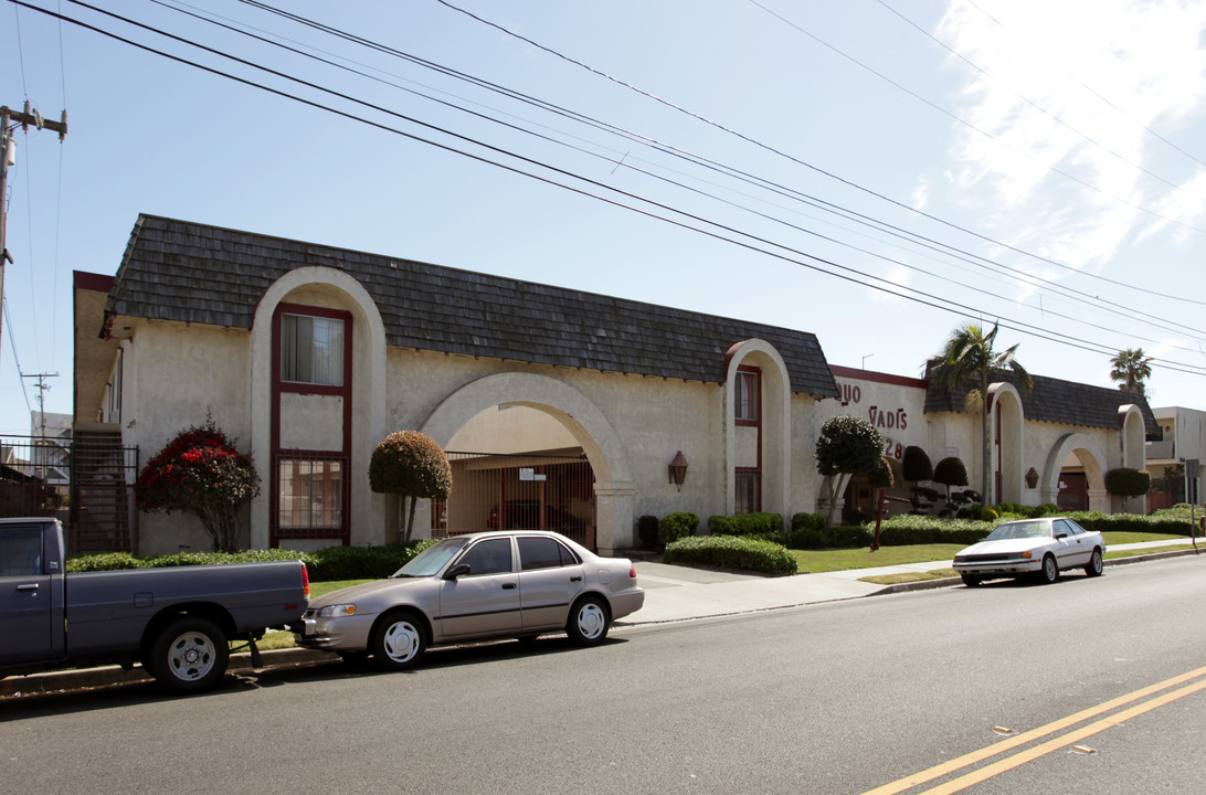 Quo Vadis in Gardena, CA - Building Photo