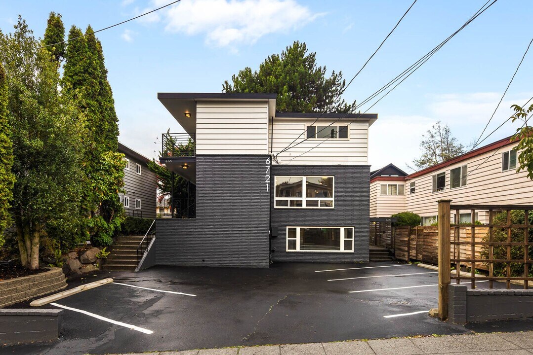6721 24th Ave NW in Seattle, WA - Building Photo
