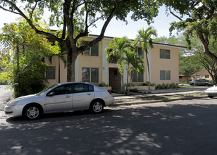 234 Santillane Ave in Coral Gables, FL - Foto de edificio - Building Photo