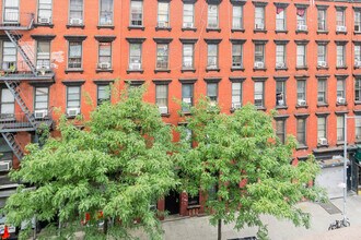 515 W 47th St in New York, NY - Building Photo - Building Photo