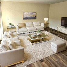 Meydenbauer Court Apartments in Bellevue, WA - Building Photo - Interior Photo