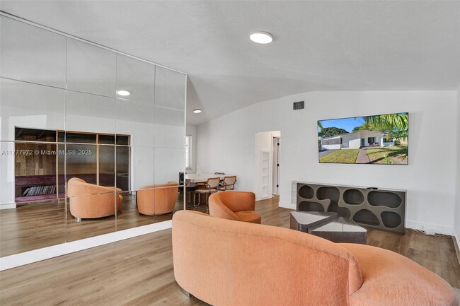 581 NE 175th Terrace in North Miami Beach, FL - Building Photo - Building Photo