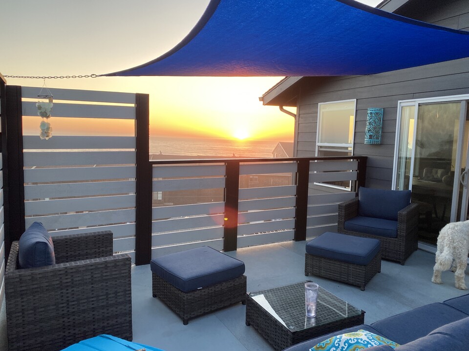 1140 NW 12th St in Lincoln City, OR - Building Photo