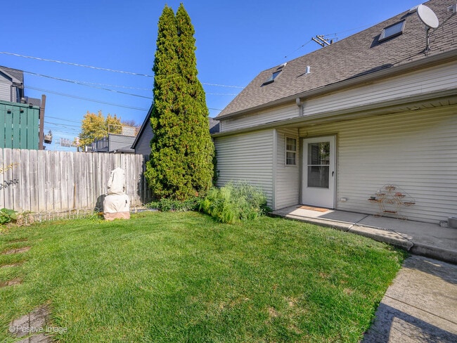 property at 2833 N Francisco Ave