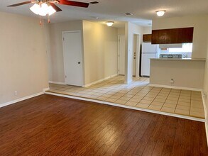 400 Tilbury Ln in Austin, TX - Building Photo - Building Photo